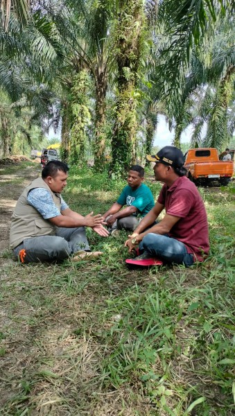 Kapolsek Tambusai Iptu Efendi Lupino SH Tampung Keluhan Masyarakat, Polisi RW Sambangi Ketua RW Dan Kades Batang Kumu