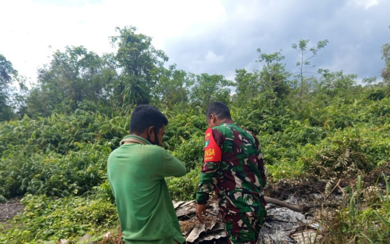 Patroli Karhutla dan Ketahanan Pangan, Babinsa Bulu Kasap Turun Langsung ke Lahan Warga