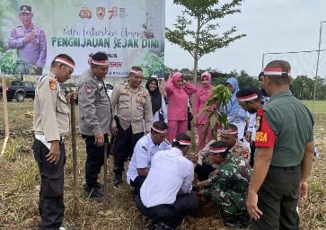 Laksanakan Penghijauan Negeri, Kapolsek Rokan IV Koto Giat Tanam Pohon