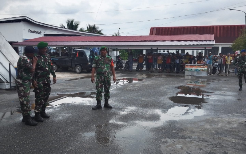 Jamin Keamanan Nataru, Babinsa Buluh Kasap Laksanakan Pengamanan Pelabuhan Dumai