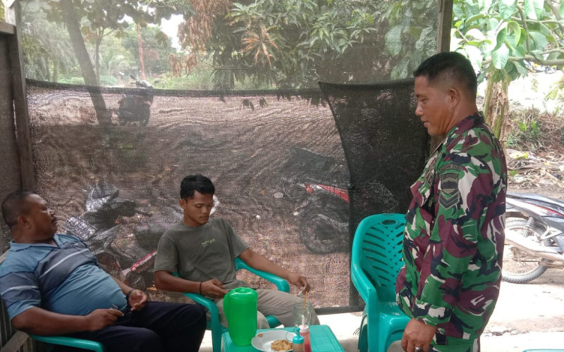 Babinsa Basilam Baru Ingatkan Warga Waspadai Narkoba dan Pergaulan Remaja