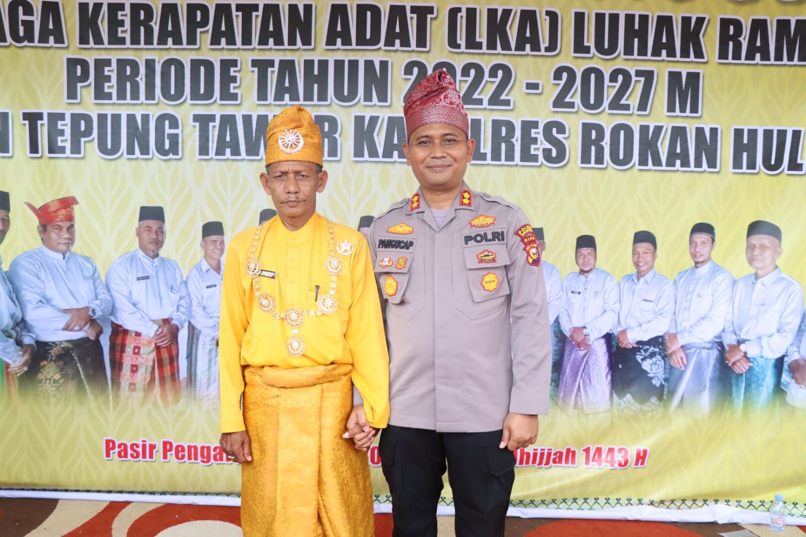 Masuk Anak-Kaponaan Suku Kuti, Kapolres Rohul Di Tepuk Tepung Tawar ...