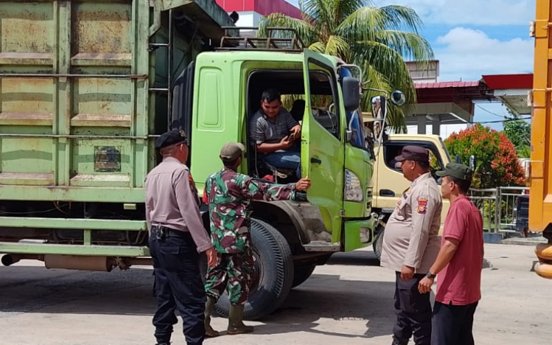 Babinsa Medang Kampai Pantau Ketersediaan BBM di SPBU Mundam