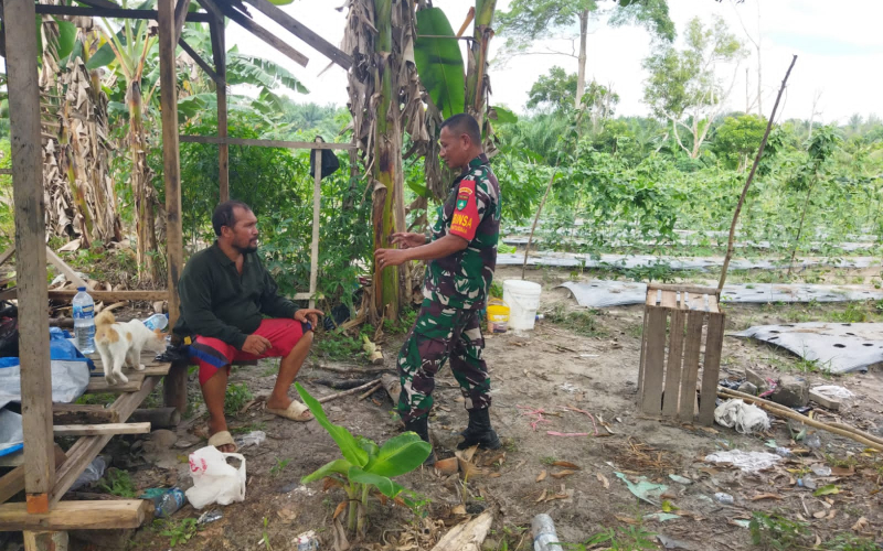 Serka Abu Kasim Litiloly Ajak Warga Jaga Lingkungan Lewat Penanaman Kacang Panjang