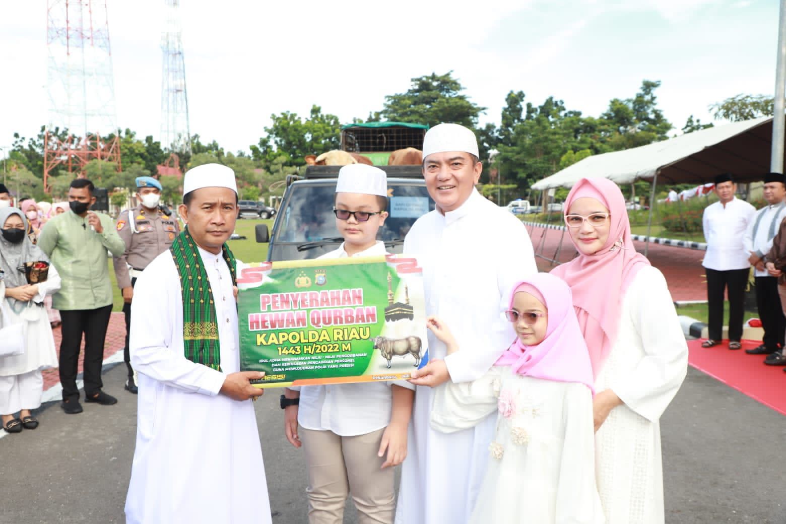 Gandeng PHBI, Polda Riau Gelar Sholat Idul Adha 1443 Hijriah Bersama Masyarakat, 207 Hewan Qurban Didistribusikan