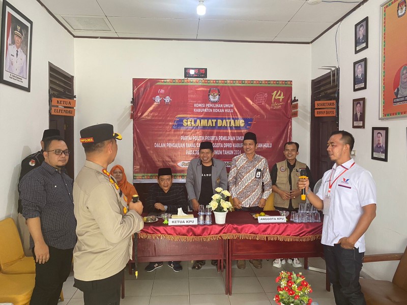 Pastikan Aman, Kapolres Rohul Monitoring Personil Pengamanan Tahapan Pengajuan Bakal Caleg  Pemilu 2024