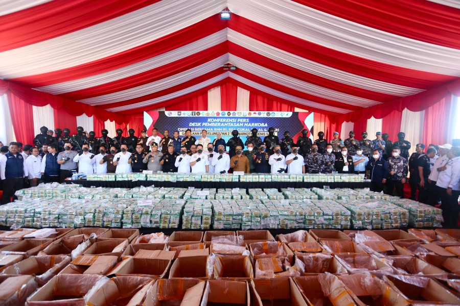 Kapolda Kepri Hadiri Konferensi Pers Terkait Penindakan Sabu 2 Ton, Komitmen Perangi Narkoba Sinergitas Antar Instansi